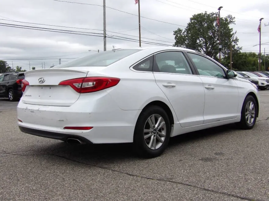 2017 Hyundai Sonata SE photo 1