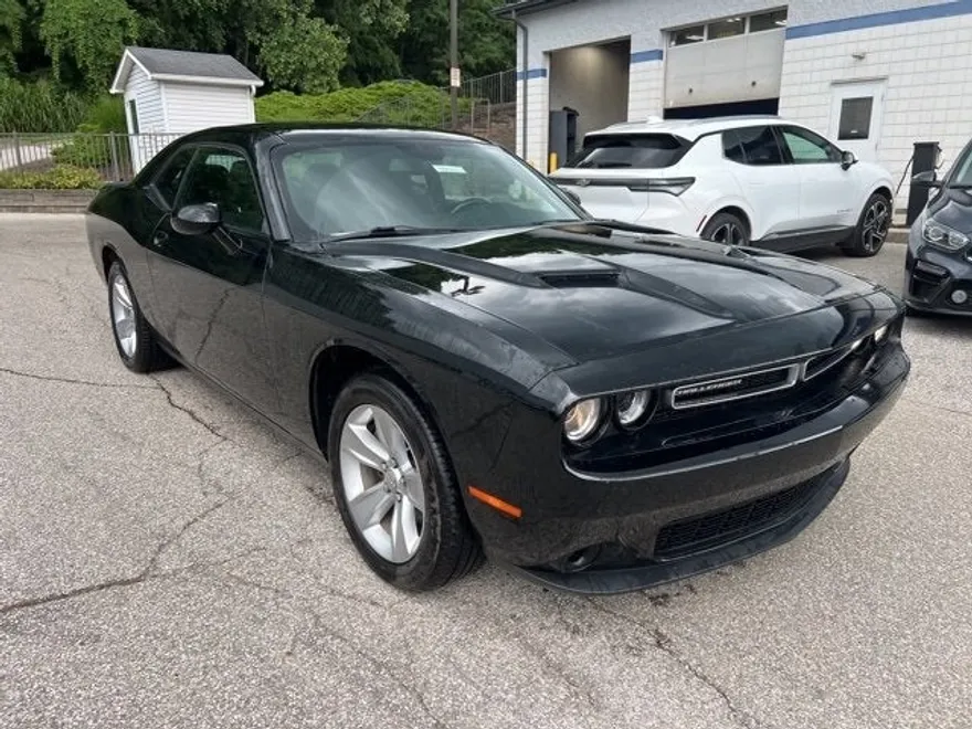 2023 Dodge Challenger SXT photo 1