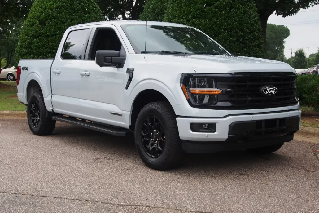 2025 Ford F-150 XLT photo 1