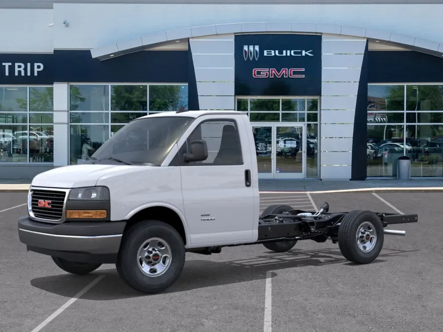 2025 Gmc Savana 3500 Cutaway photo 1