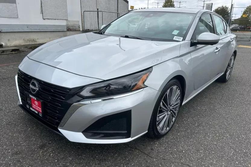 2023 Nissan Altima 2.5 SL photo 1