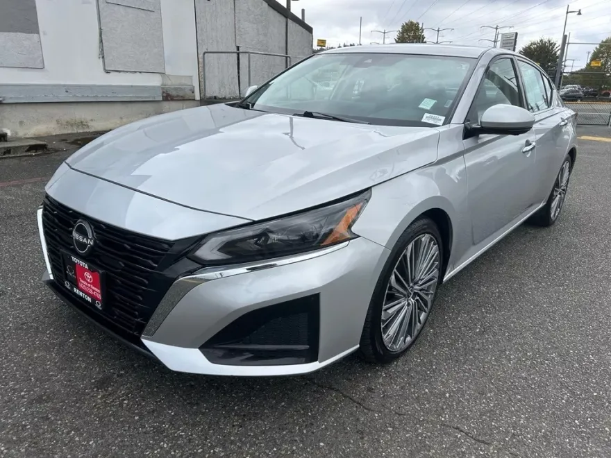 2023 Nissan Altima 2.5 SL photo 1