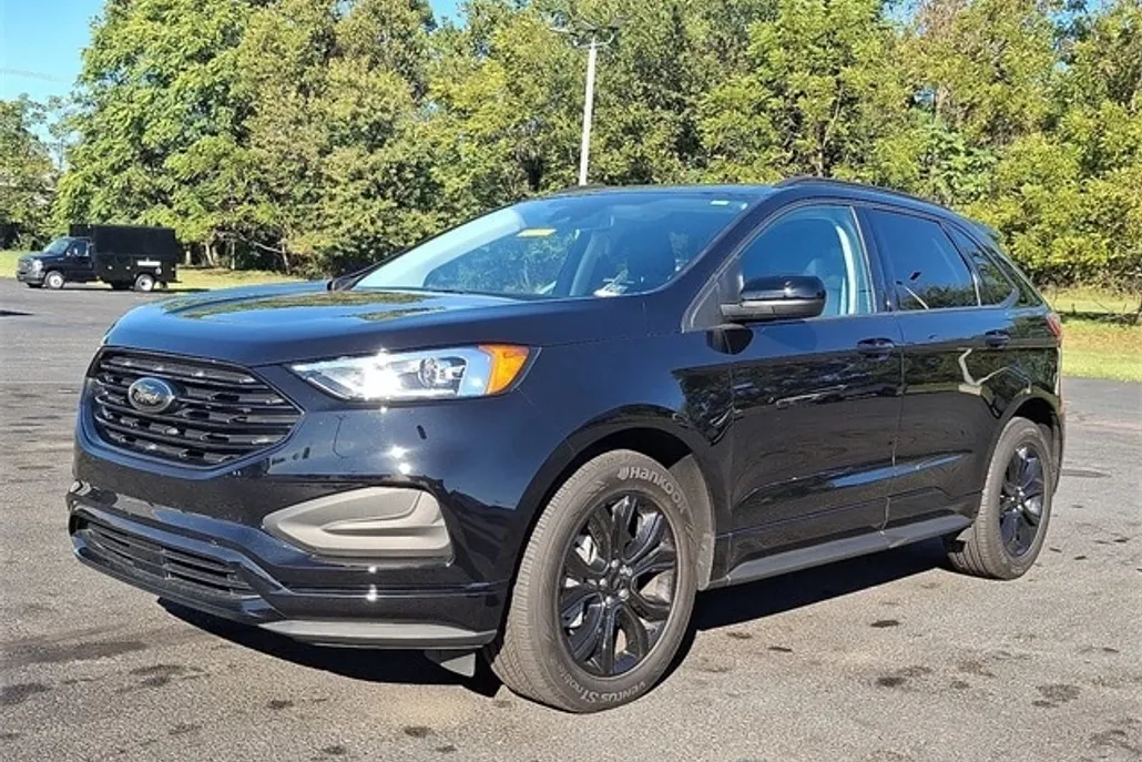 2023 Ford Edge SE photo 1