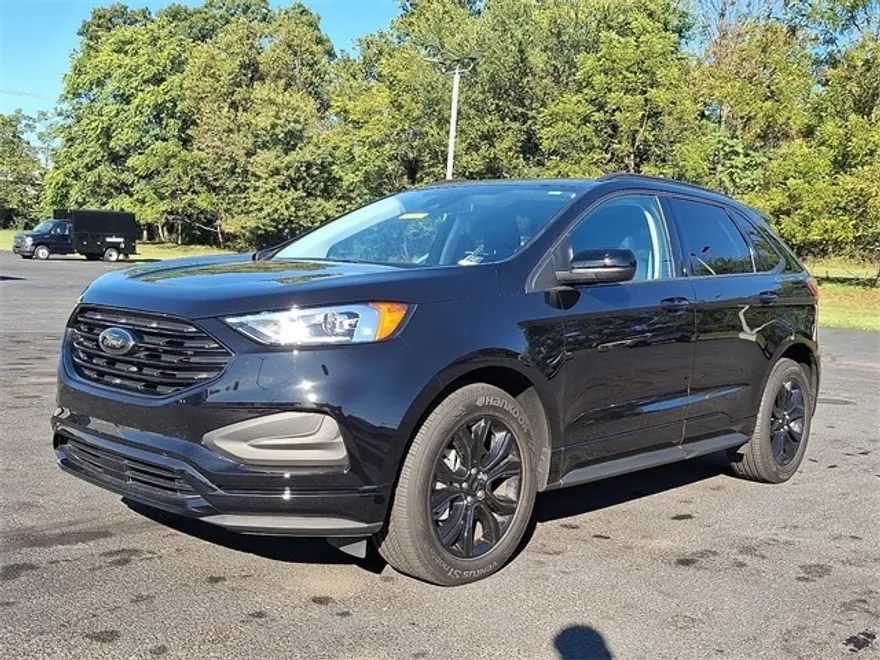 2023 Ford Edge SE photo 1