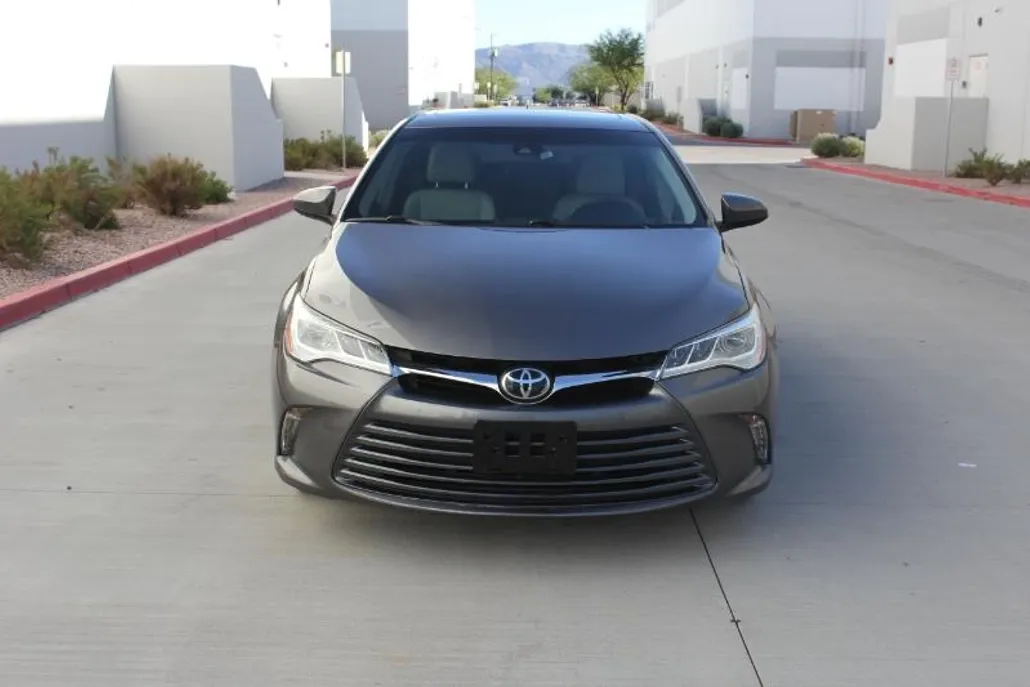 2017 Toyota Camry XLE V6 photo 1