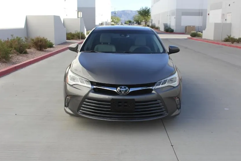 2017 Toyota Camry XLE V6 photo 1