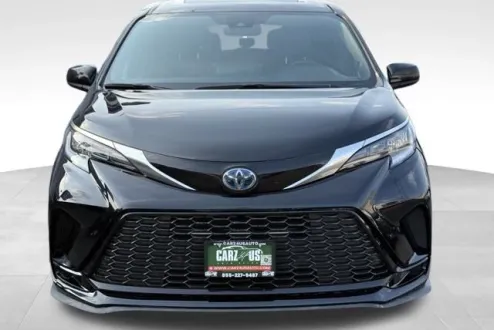 2022 Toyota Sienna XSE photo 2