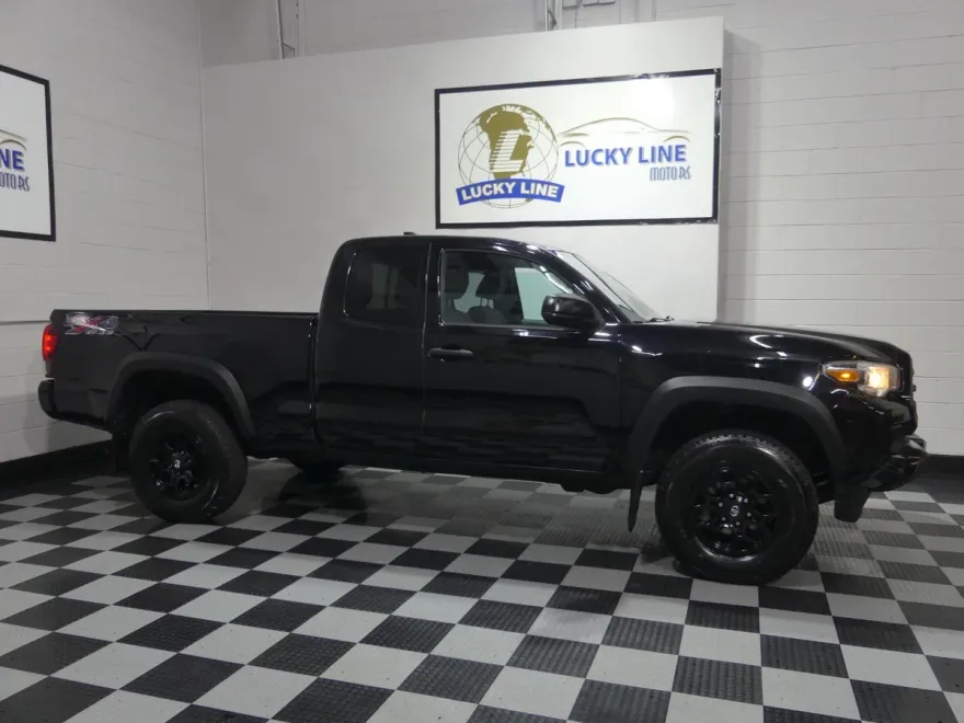 2019 Toyota Tacoma SR photo 1