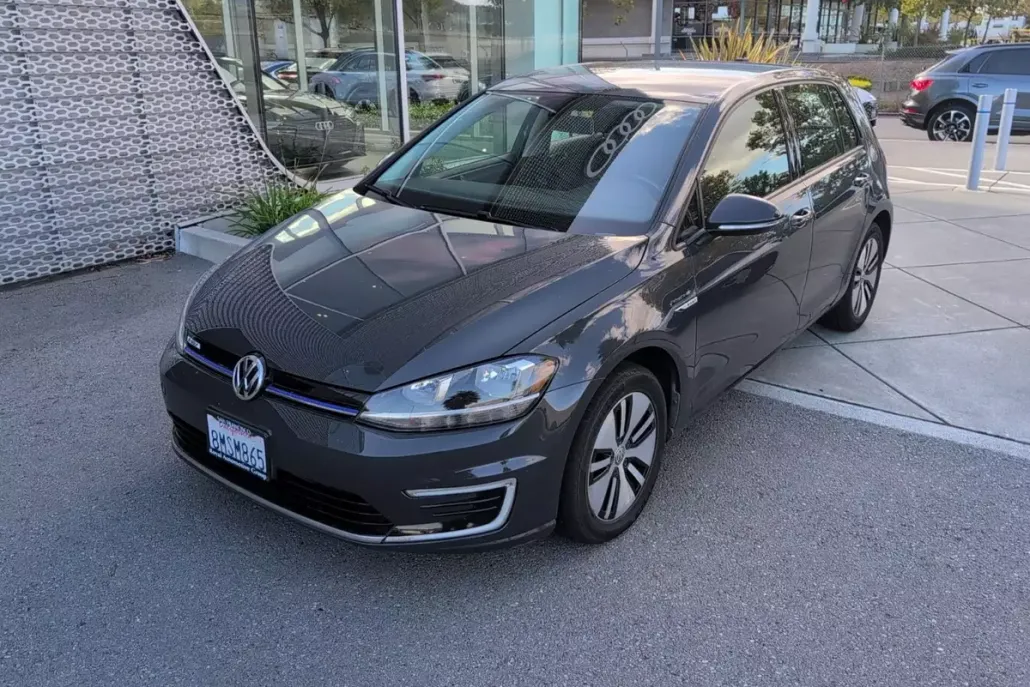 2019 Volkswagen e-Golf SE photo 1