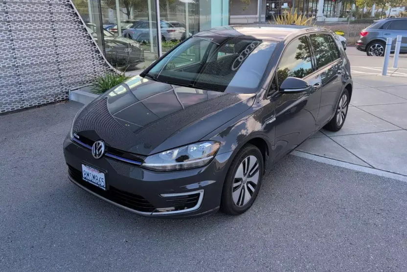 2019 Volkswagen e-Golf SE photo 1