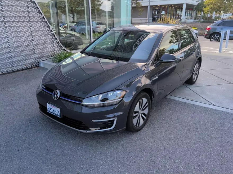 2019 Volkswagen e-Golf SE photo 1