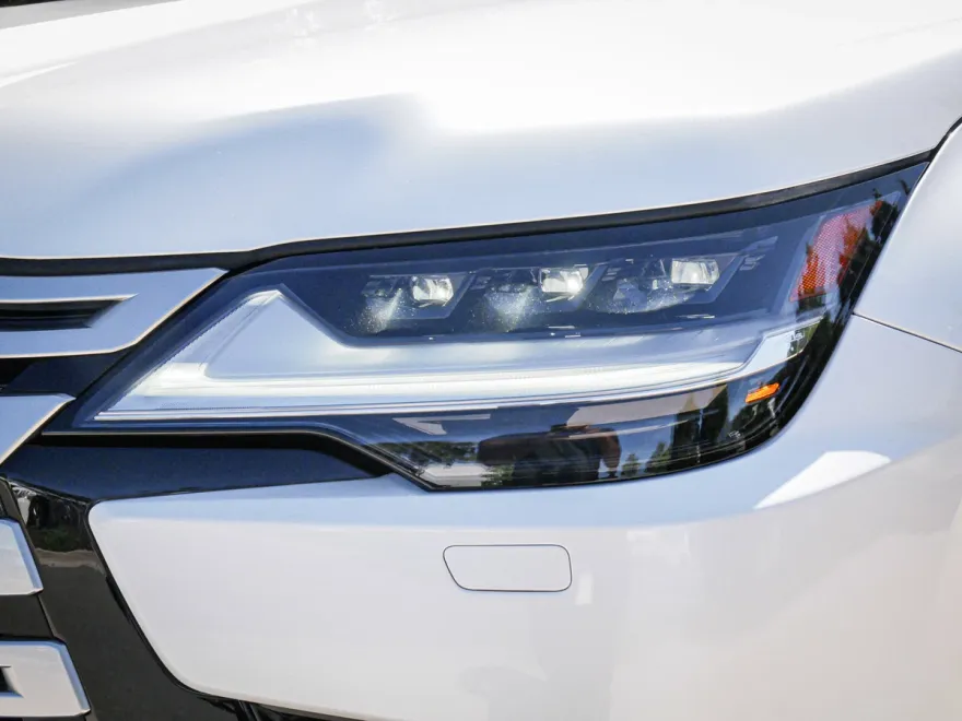 2023 Lexus LX 600 Luxury photo 1