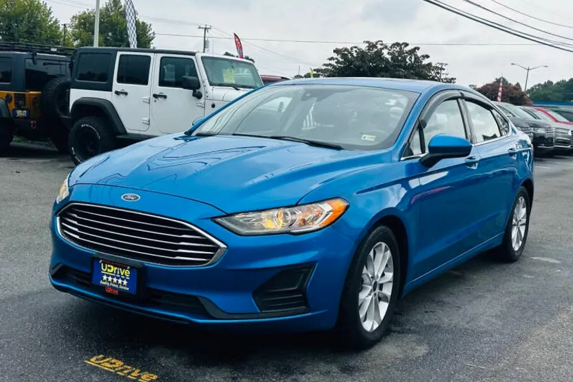 2020 Ford Fusion SE photo 1
