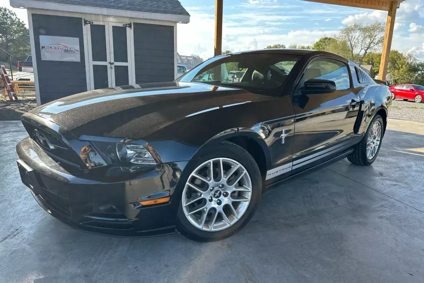 2014 Ford Mustang V6 Premium photo 1