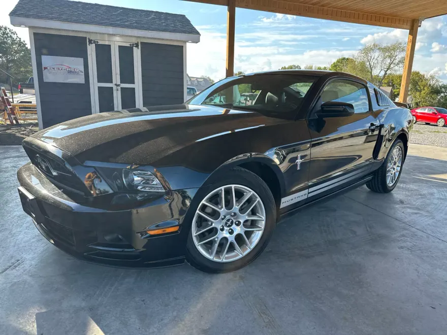 2014 Ford Mustang V6 Premium photo 1