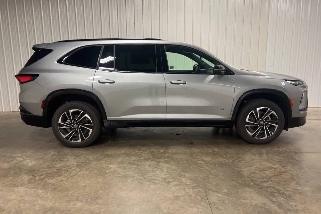 2026 Buick Enclave Sport Touring photo 1