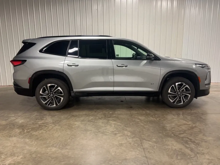 2026 Buick Enclave Sport Touring photo 1