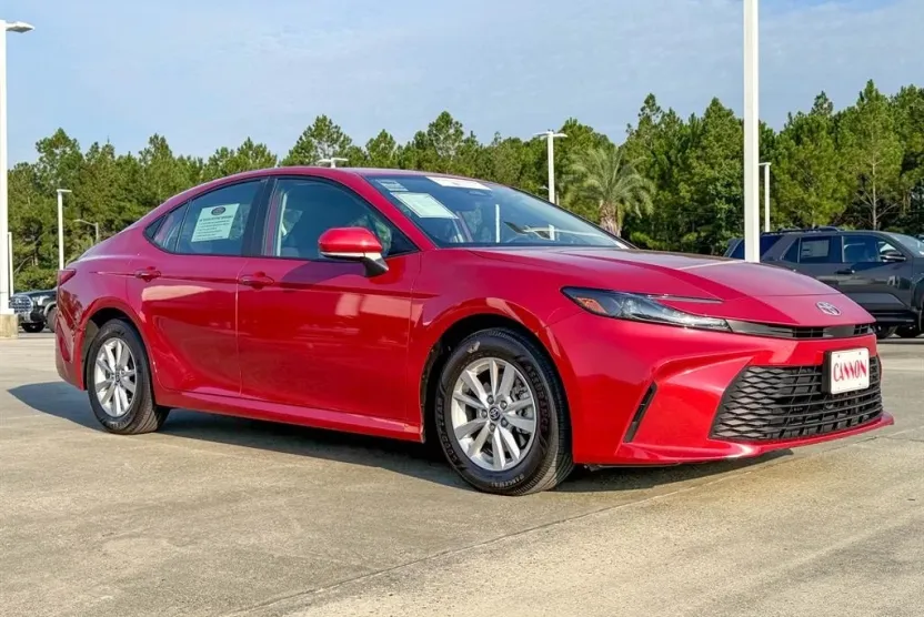2025 Toyota Camry LE photo 1
