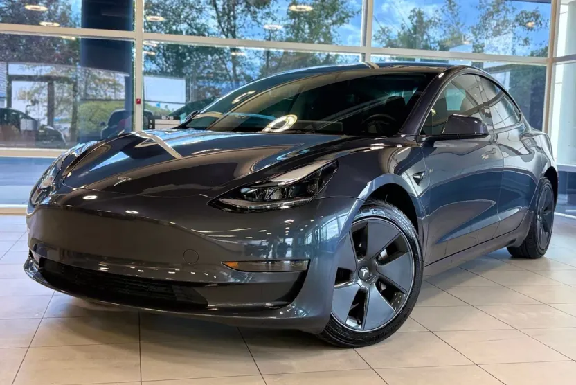 2023 Tesla Model 3 photo 1