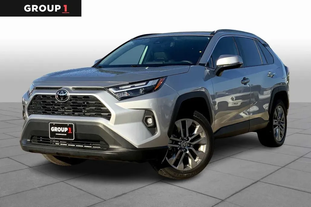 2024 Toyota RAV4 XLE Premium photo 1