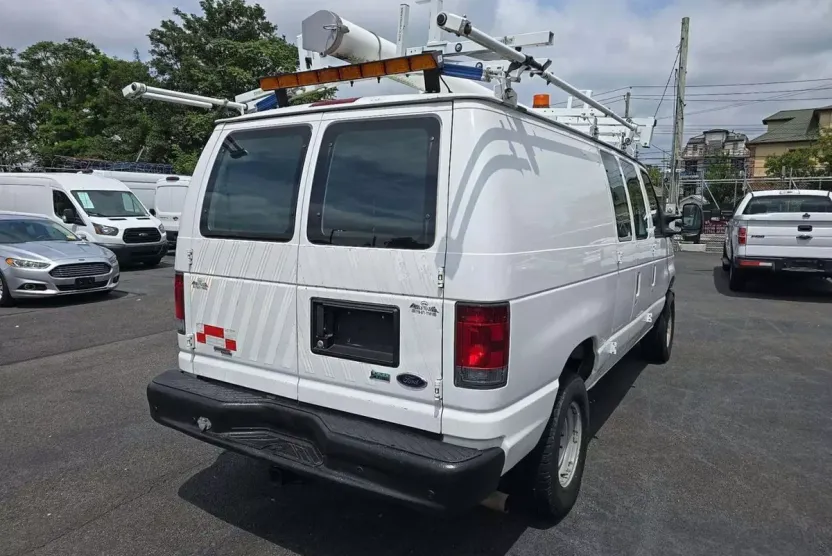 2012 Ford E-350 photo 1