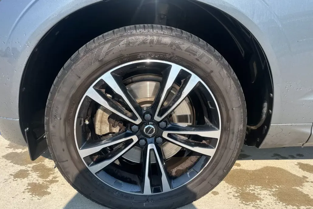 2020 Volvo XC60 T6 Momentum photo 1