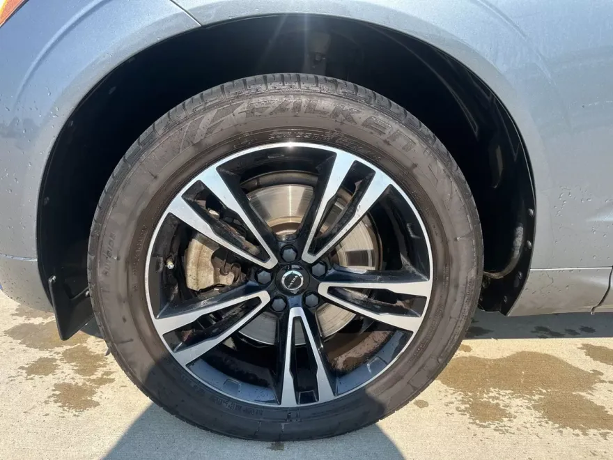 2020 Volvo XC60 T6 Momentum photo 1