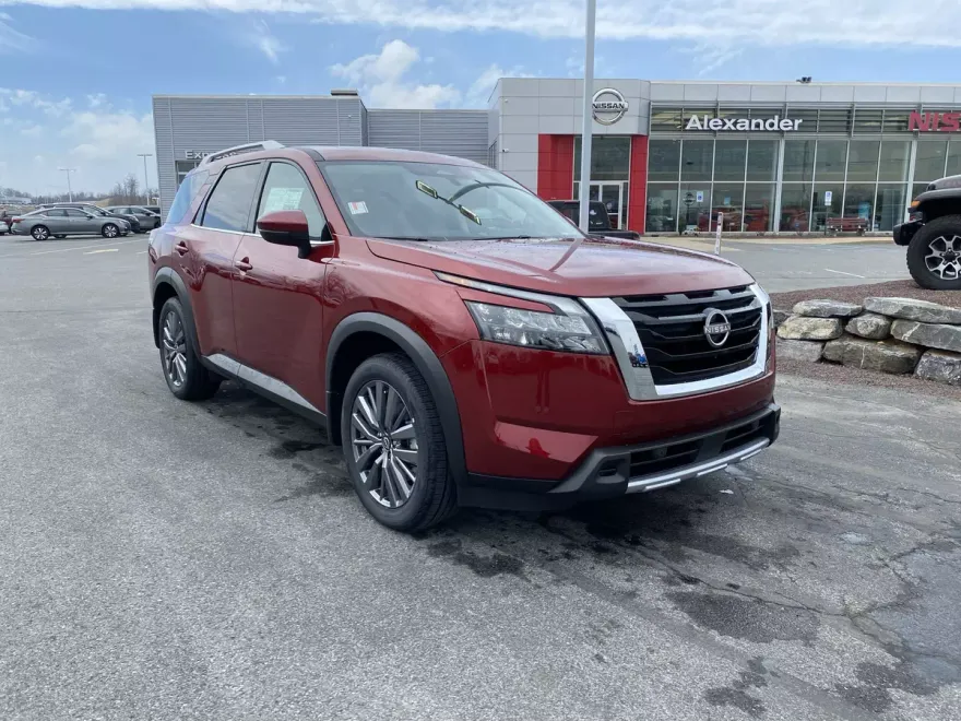 2025 Nissan Pathfinder SL photo 1