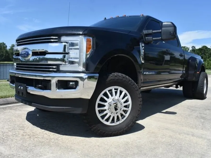 2019 Ford F-350 Lariat photo 1
