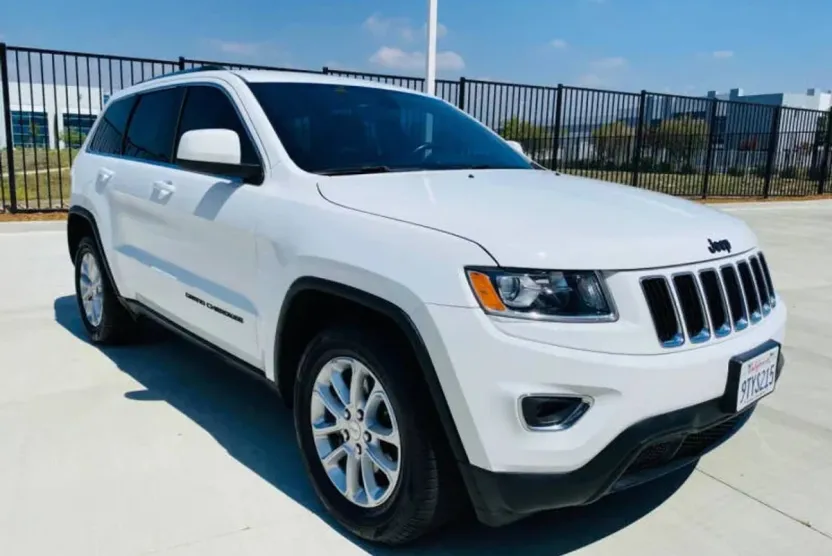 2015 Jeep Grand Cherokee Laredo E Sport photo 1