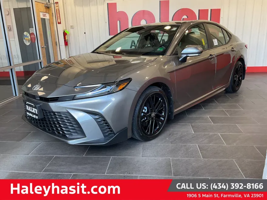 2025 Toyota Camry SE photo 1
