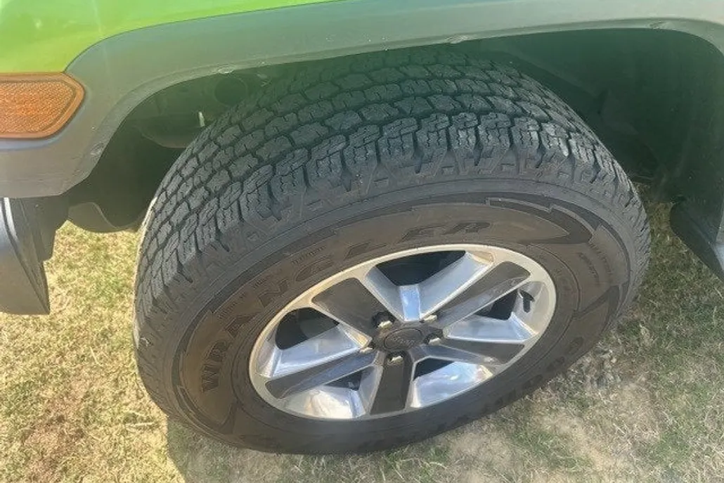 2019 Jeep Wrangler Unlimited Sahara photo 1