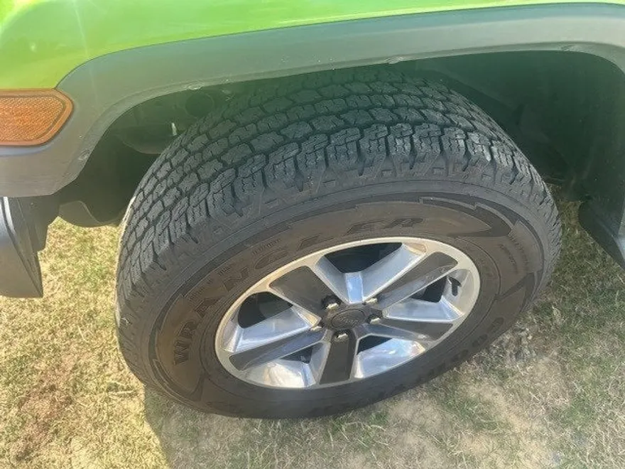 2019 Jeep Wrangler Unlimited Sahara photo 1