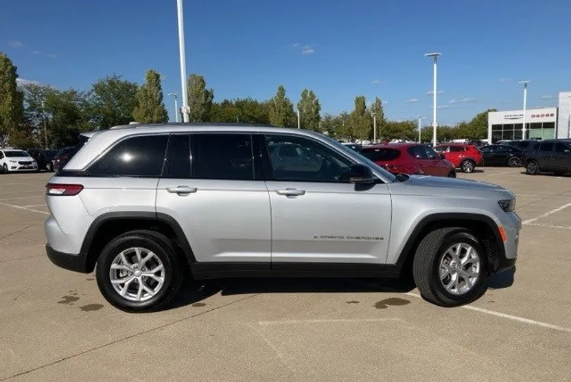 2023 Jeep Grand Cherokee Limited photo 1