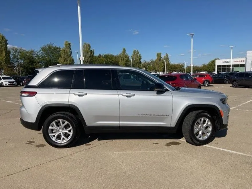 2023 Jeep Grand Cherokee Limited photo 1