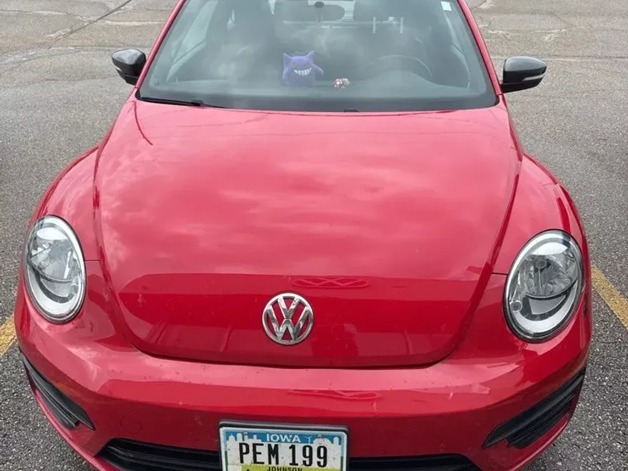 2019 Volkswagen Beetle S photo 1