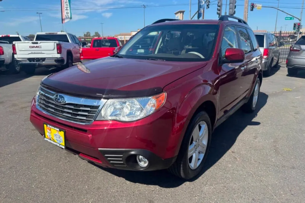 2010 Subaru Forester 2.5X Limited photo 1