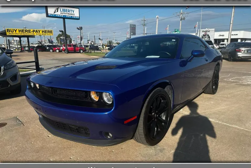 2018 Dodge Challenger SXT photo 1