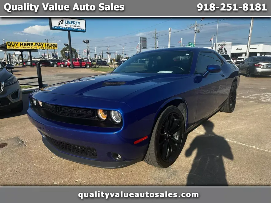 2018 Dodge Challenger SXT photo 1