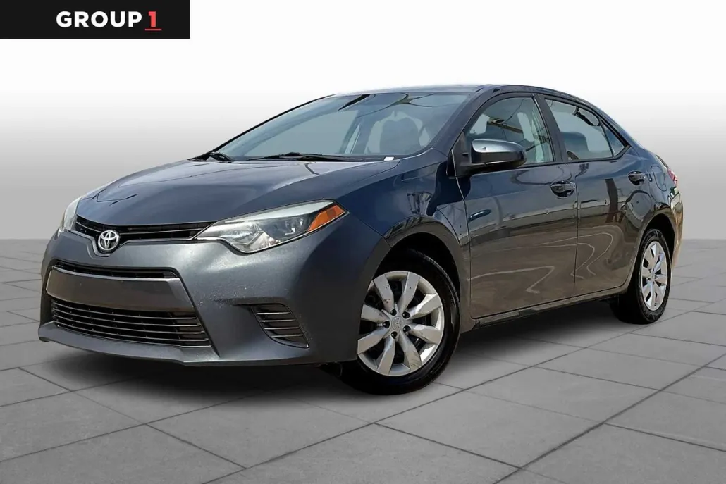 2016 Toyota Corolla LE photo 1