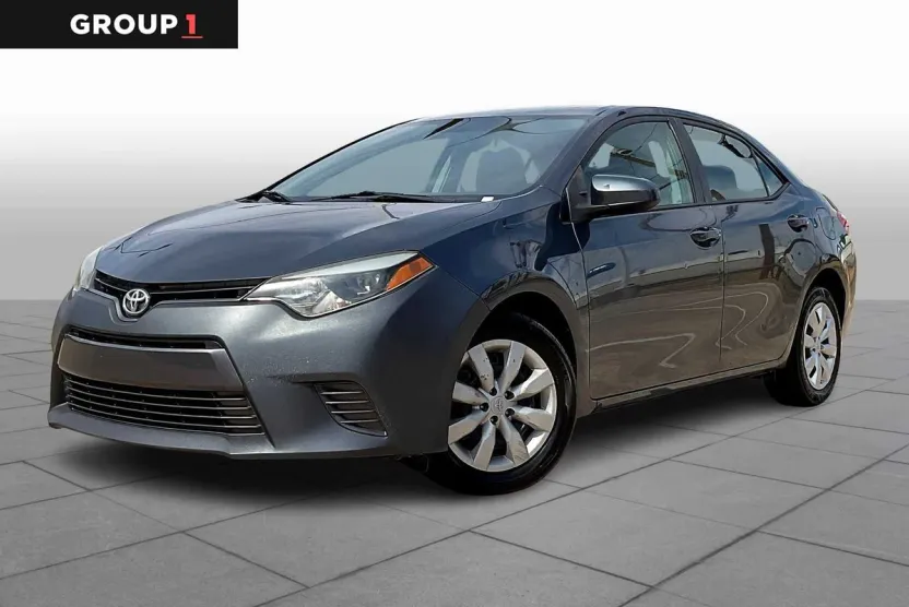 2016 Toyota Corolla LE photo 1