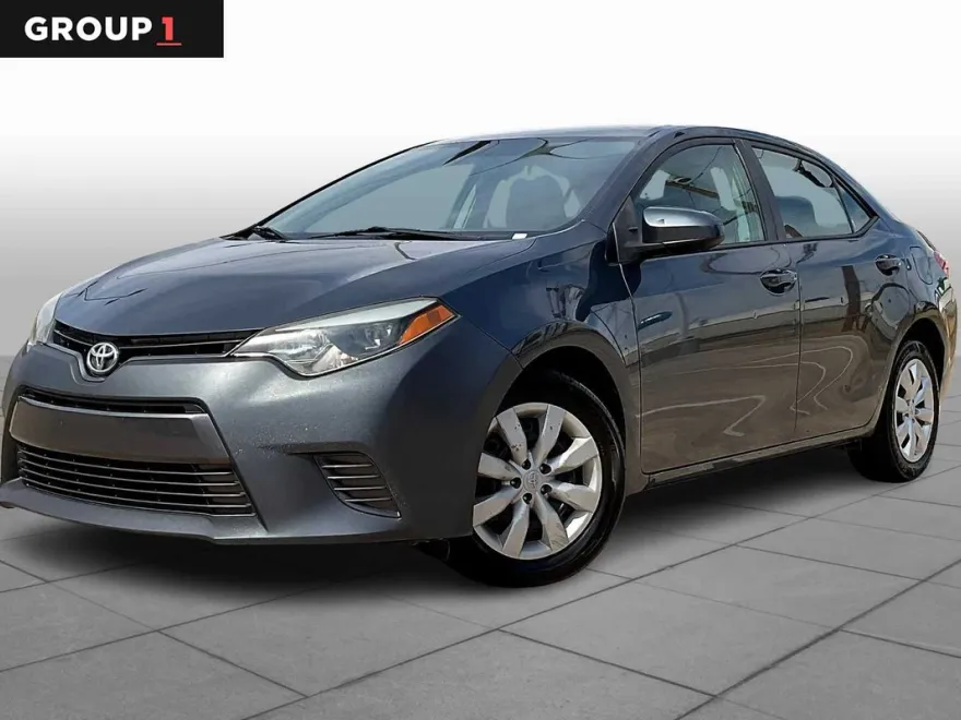 2016 Toyota Corolla LE photo 1