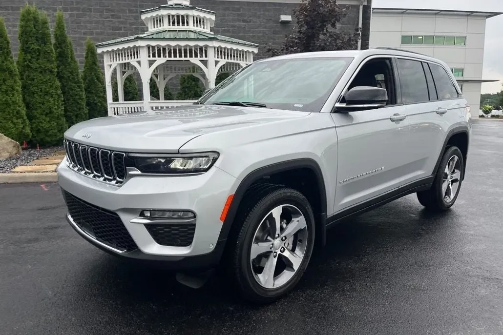 2025 Jeep Grand Cherokee Limited photo 1