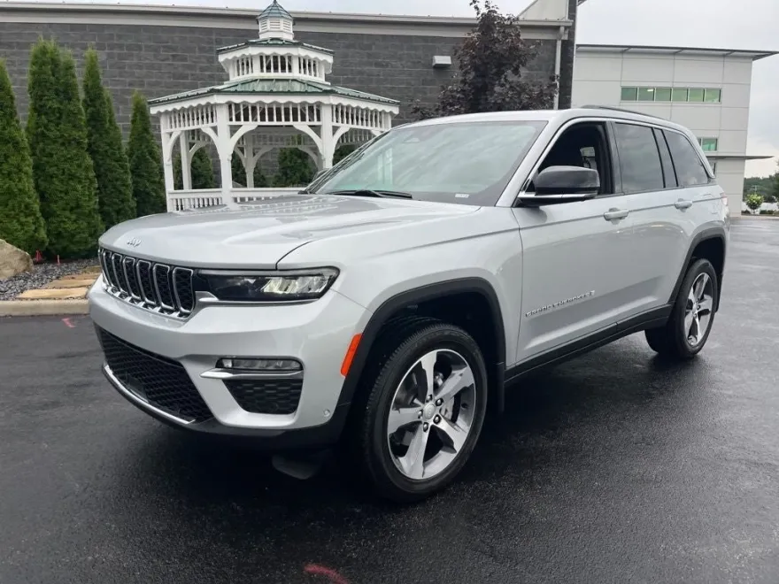 2025 Jeep Grand Cherokee Limited photo 1