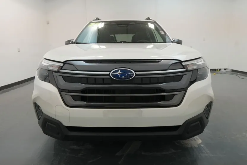 2025 Subaru Forester Premium photo 1