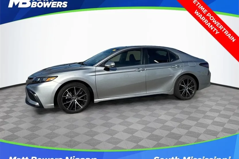 2022 Toyota Camry SE photo 1
