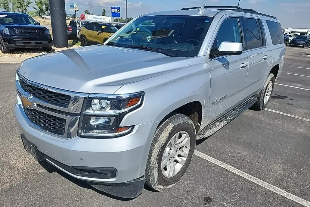 2019 Chevrolet Suburban LT photo 1