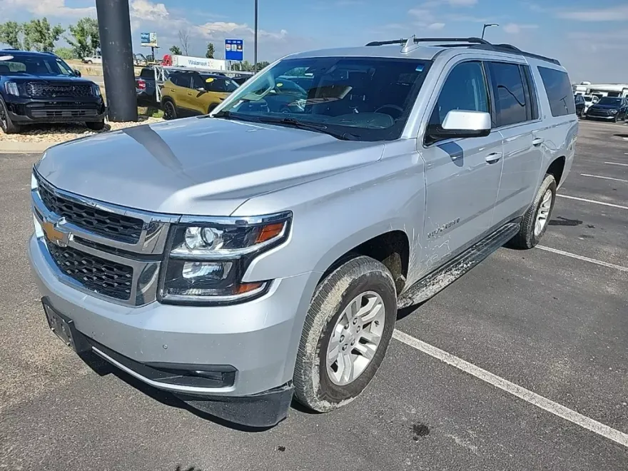 2019 Chevrolet Suburban LT photo 1