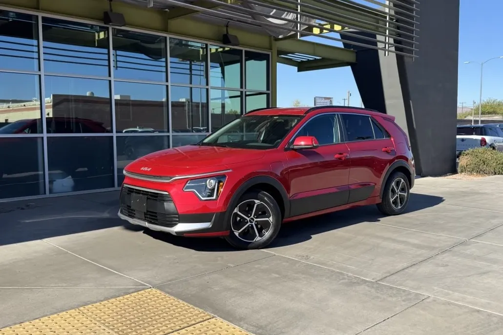 2024 Kia Niro Plug-In Hybrid EX photo 1