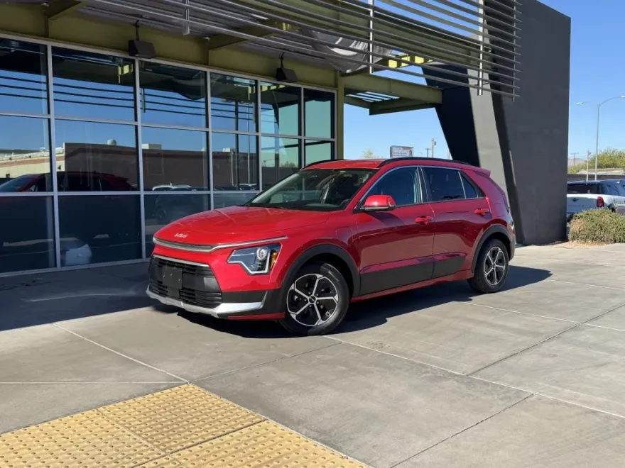 2024 Kia Niro Plug-In Hybrid EX photo 1